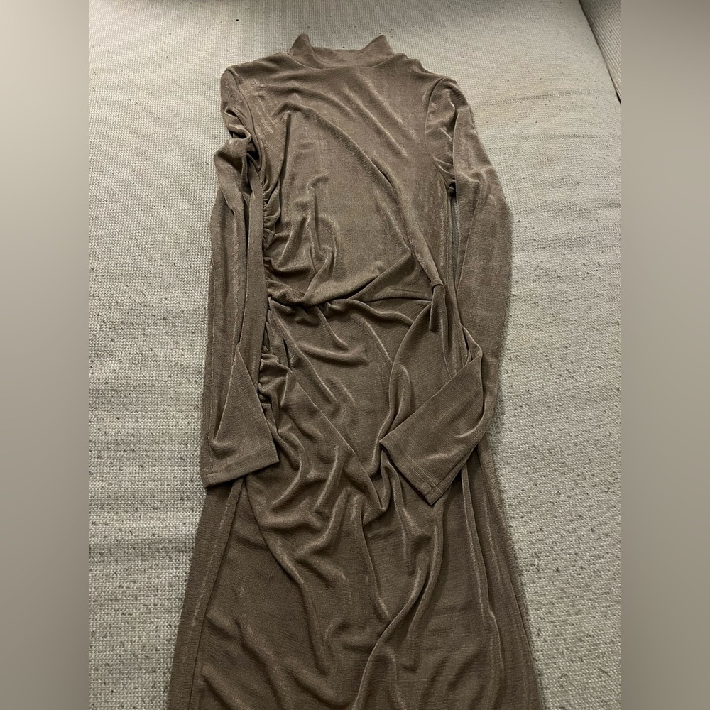 Long sleeve stretch with high-neck dress